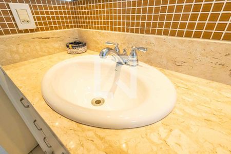 Apartamento para alugar com 203m², 3 quartos e 3 vagas Apartamento para alugar com 203m², 3 quartos e 3 vagasBanheiro da Suíte 2