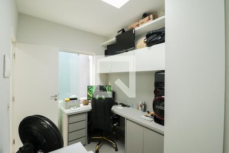 Casa à venda com 130m², 4 quartos e 2 vagasEscritório