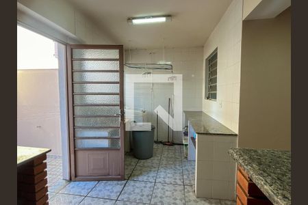 Casa à venda com 255m², 3 quartos e 5 vagas Casa à venda com 255m², 3 quartos e 5 vagasÁrea de Serviço 2