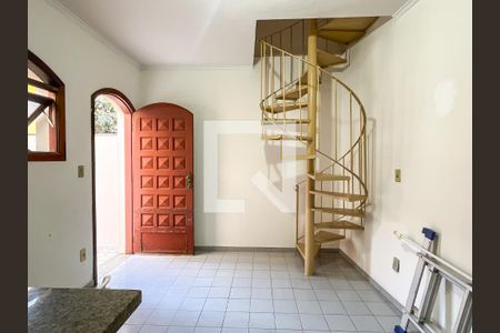 Casa à venda com 255m², 3 quartos e 5 vagas Casa à venda com 255m², 3 quartos e 5 vagasCozinha da Edícula