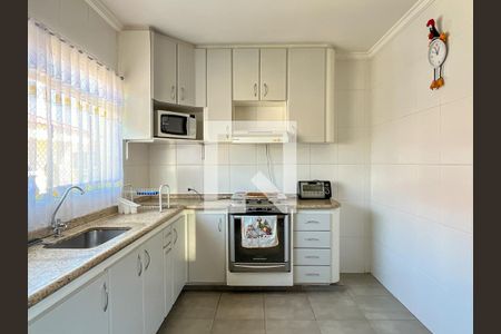 Casa à venda com 255m², 3 quartos e 5 vagas Casa à venda com 255m², 3 quartos e 5 vagasCozinha