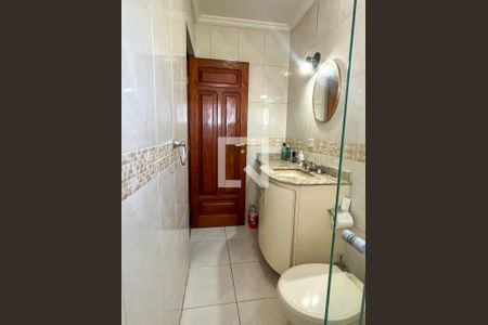 Casa à venda com 255m², 3 quartos e 5 vagas Casa à venda com 255m², 3 quartos e 5 vagasBanheiro Corredor