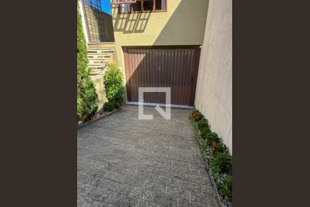 Casa à venda com 255m², 3 quartos e 5 vagas Casa à venda com 255m², 3 quartos e 5 vagasGaragem