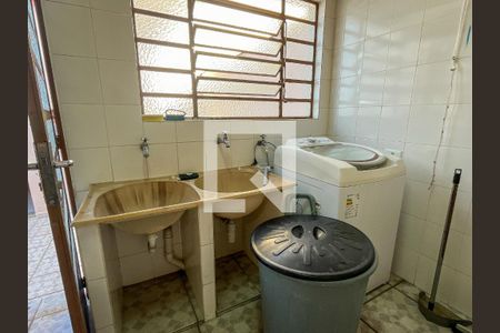 Casa à venda com 255m², 3 quartos e 5 vagas Casa à venda com 255m², 3 quartos e 5 vagasÁrea de Serviço 2