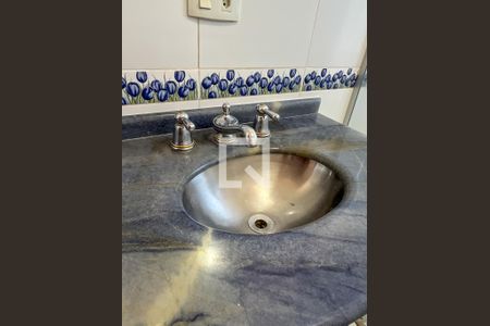 Casa à venda com 255m², 3 quartos e 5 vagas Casa à venda com 255m², 3 quartos e 5 vagasBanheiro da Suíte