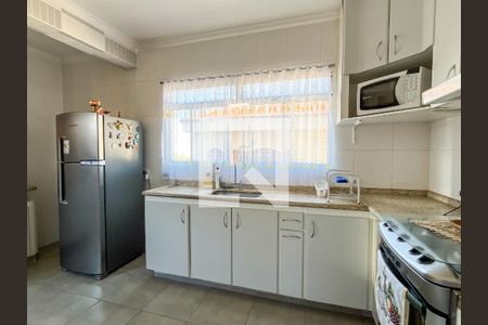 Casa à venda com 255m², 3 quartos e 5 vagas Casa à venda com 255m², 3 quartos e 5 vagasCozinha