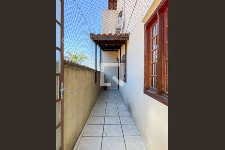 Casa à venda com 255m², 3 quartos e 5 vagas Casa à venda com 255m², 3 quartos e 5 vagasCorredor (entrada)