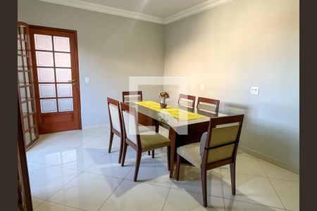 Casa à venda com 255m², 3 quartos e 5 vagas Casa à venda com 255m², 3 quartos e 5 vagasSala de Jantar
