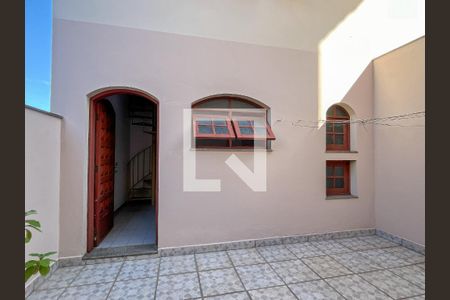 Casa à venda com 255m², 3 quartos e 5 vagas Casa à venda com 255m², 3 quartos e 5 vagasQuintal