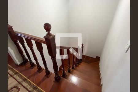 Casa à venda com 255m², 3 quartos e 5 vagas Casa à venda com 255m², 3 quartos e 5 vagasEscadas