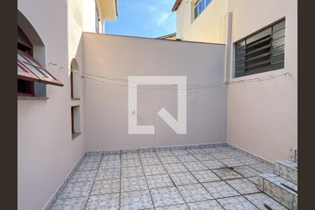 Casa à venda com 255m², 3 quartos e 5 vagas Casa à venda com 255m², 3 quartos e 5 vagasQuintal
