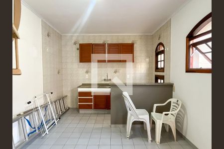 Casa à venda com 255m², 3 quartos e 5 vagas Casa à venda com 255m², 3 quartos e 5 vagasCozinha da Edícula