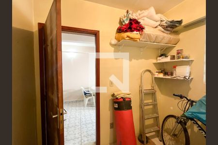 Casa à venda com 255m², 3 quartos e 5 vagas Casa à venda com 255m², 3 quartos e 5 vagasQuarto de Serviço