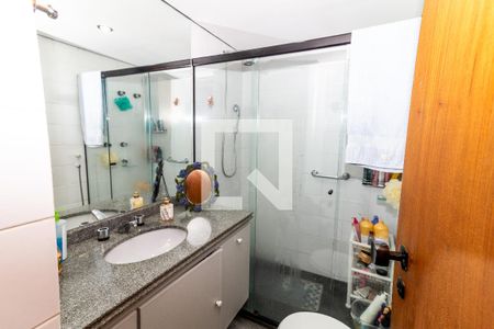 Apartamento à venda com 110m², 3 quartos e 2 vagas Apartamento à venda com 110m², 3 quartos e 2 vagasSuíte