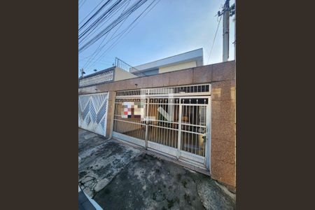 Casa à venda com 130m², 3 quartos e 2 vagas Casa à venda com 130m², 3 quartos e 2 vagasFachada