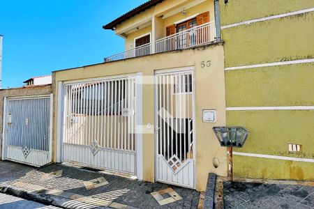 Casa à venda com 218m², 2 quartos e 5 vagas Casa à venda com 218m², 2 quartos e 5 vagasFachada