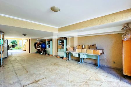 Casa à venda com 218m², 2 quartos e 5 vagas Casa à venda com 218m², 2 quartos e 5 vagasGaragem