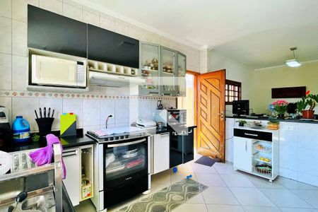 Casa à venda com 218m², 2 quartos e 5 vagas Casa à venda com 218m², 2 quartos e 5 vagasCozinha