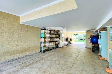 Casa à venda com 218m², 2 quartos e 5 vagas Casa à venda com 218m², 2 quartos e 5 vagasGaragem