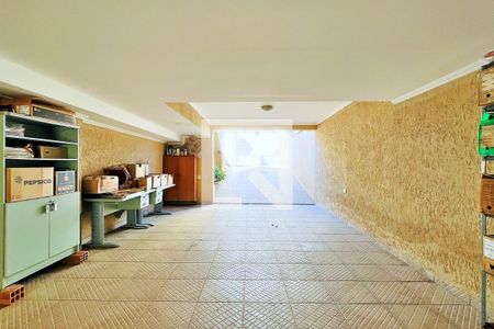 Casa à venda com 218m², 2 quartos e 5 vagas Casa à venda com 218m², 2 quartos e 5 vagasGaragem