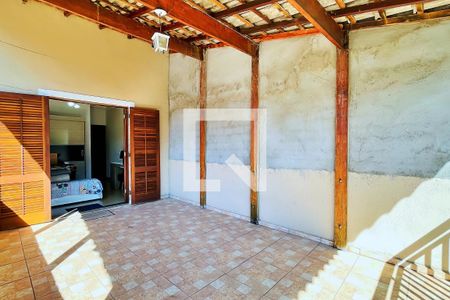 Casa à venda com 218m², 2 quartos e 5 vagas Casa à venda com 218m², 2 quartos e 5 vagasVaranda da Suíte 2
