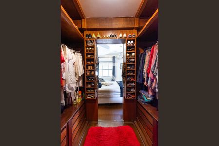 Apartamento para alugar com 190m², 3 quartos e 2 vagas Apartamento para alugar com 190m², 3 quartos e 2 vagasCloset