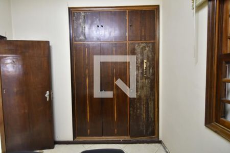 Casa à venda com 345m², 4 quartos e 10 vagasQuarto 3 - Armários