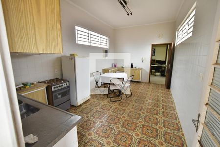 Casa à venda com 345m², 4 quartos e 10 vagasCozinha