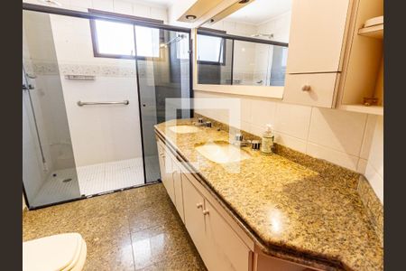 Apartamento à venda com 198m², 4 quartos e 4 vagasBanheiro da Suíte 2