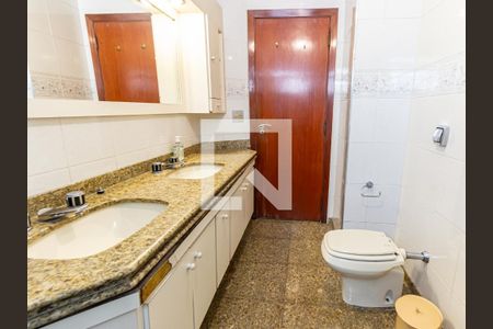 Apartamento à venda com 198m², 4 quartos e 4 vagasBanheiro da Suíte 2