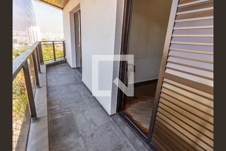 Apartamento à venda com 198m², 4 quartos e 4 vagasVaranda