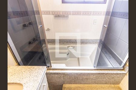 Apartamento à venda com 198m², 4 quartos e 4 vagasBanheiro da Suíte 3