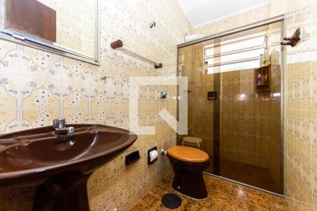 Casa à venda com 225m², 4 quartos e 2 vagas Casa à venda com 225m², 4 quartos e 2 vagasBanheiro Suíte 2