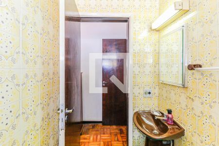 Casa à venda com 225m², 4 quartos e 2 vagas Casa à venda com 225m², 4 quartos e 2 vagasBanheiro Suíte 2