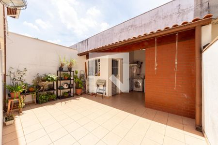 Casa à venda com 225m², 4 quartos e 2 vagas Casa à venda com 225m², 4 quartos e 2 vagasÁrea de Serviço