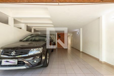 Casa à venda com 225m², 4 quartos e 2 vagas Casa à venda com 225m², 4 quartos e 2 vagasGaragem