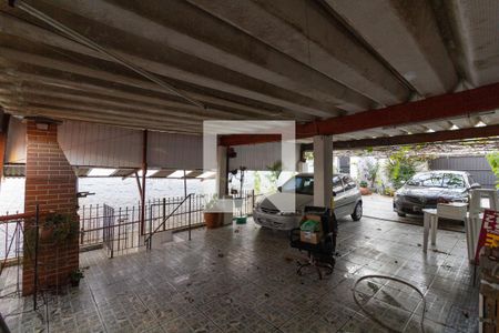 Casa à venda com 240m², 3 quartos e 4 vagasQuintal/Garagem