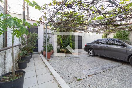 Casa à venda com 240m², 3 quartos e 4 vagasQuintal/Garagem