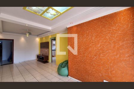 Sala de apartamento para alugar com 2 quartos, 85m² em Guilhermina, Praia Grande