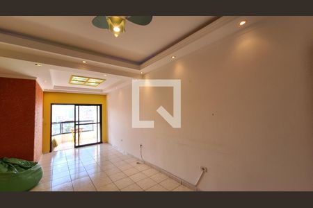 Sala de apartamento para alugar com 2 quartos, 85m² em Guilhermina, Praia Grande