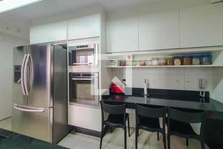 Apartamento à venda com 151m², 3 quartos e 3 vagas Apartamento à venda com 151m², 3 quartos e 3 vagascozinha