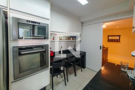 Apartamento à venda com 151m², 3 quartos e 3 vagas Apartamento à venda com 151m², 3 quartos e 3 vagascozinha