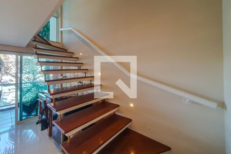 Apartamento à venda com 151m², 3 quartos e 3 vagas Apartamento à venda com 151m², 3 quartos e 3 vagasescada