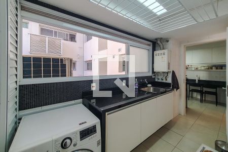 Apartamento à venda com 151m², 3 quartos e 3 vagas Apartamento à venda com 151m², 3 quartos e 3 vagasÁrea de Serviço