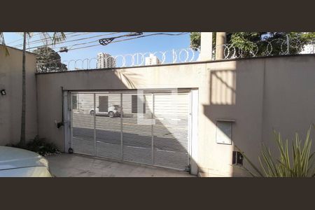 Casa à venda com 398m², 6 quartos e sem vaga Casa à venda com 398m², 6 quartos e sem vagaFachada interna da casa
