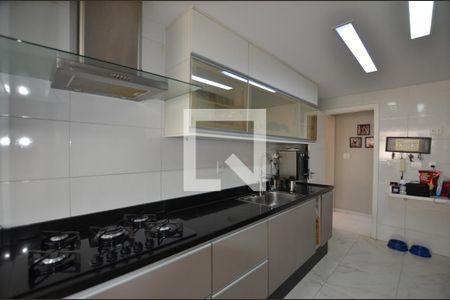 Apartamento à venda com 114m², 4 quartos e 2 vagasCozinha