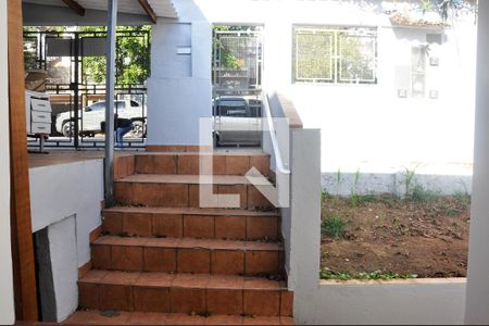 Casa à venda com 212m², 3 quartos e 1 vaga Casa à venda com 212m², 3 quartos e 1 vagaEscada - Entrada