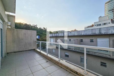 Casa de condomínio para alugar com 330m², 4 quartos e 4 vagas Casa de condomínio para alugar com 330m², 4 quartos e 4 vagasVaranda