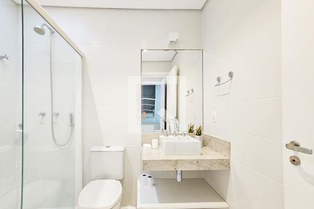 Casa de condomínio para alugar com 330m², 4 quartos e 4 vagas Casa de condomínio para alugar com 330m², 4 quartos e 4 vagasBanheiro da Suíte 2