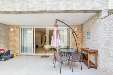 Casa de condomínio para alugar com 330m², 4 quartos e 4 vagas Casa de condomínio para alugar com 330m², 4 quartos e 4 vagasVaranda